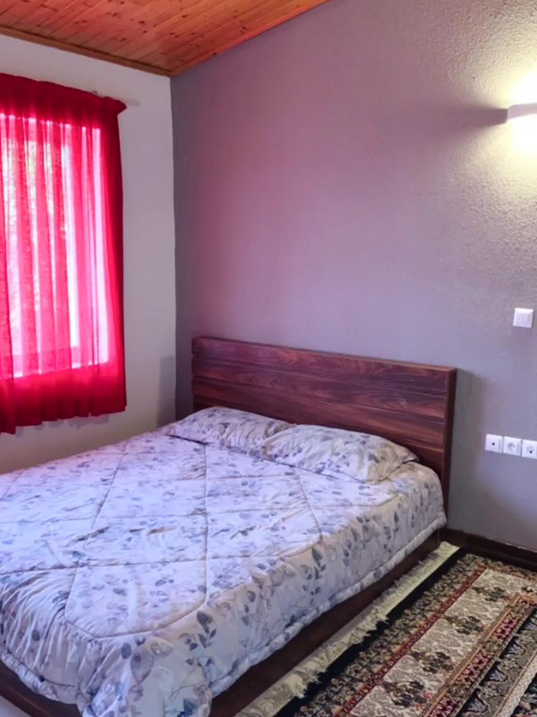 ویلا 300 متر بنا 210 متر زمین استخردار سرخرود لب دریا