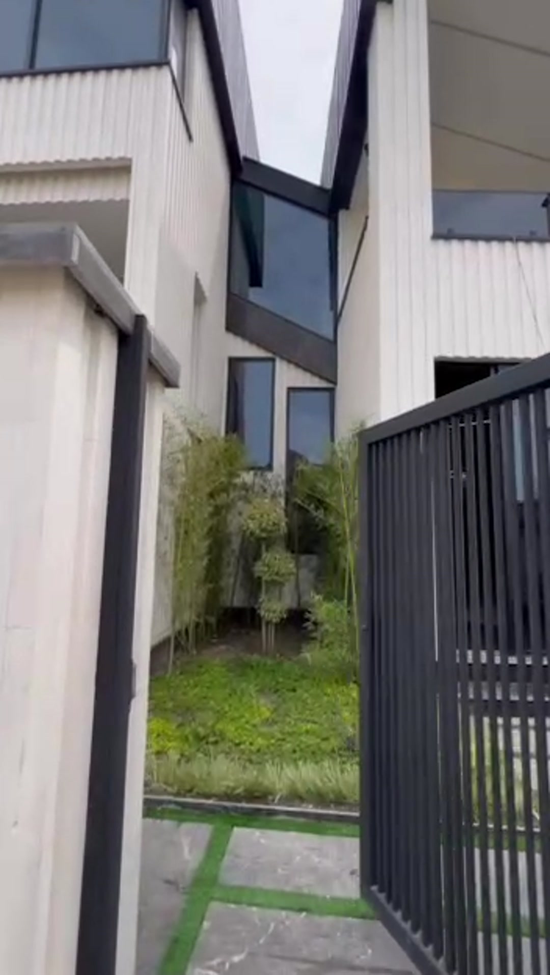 فروش ویلای شهری تریپلکس مدرن استخردارپلاک دریا در شیپور