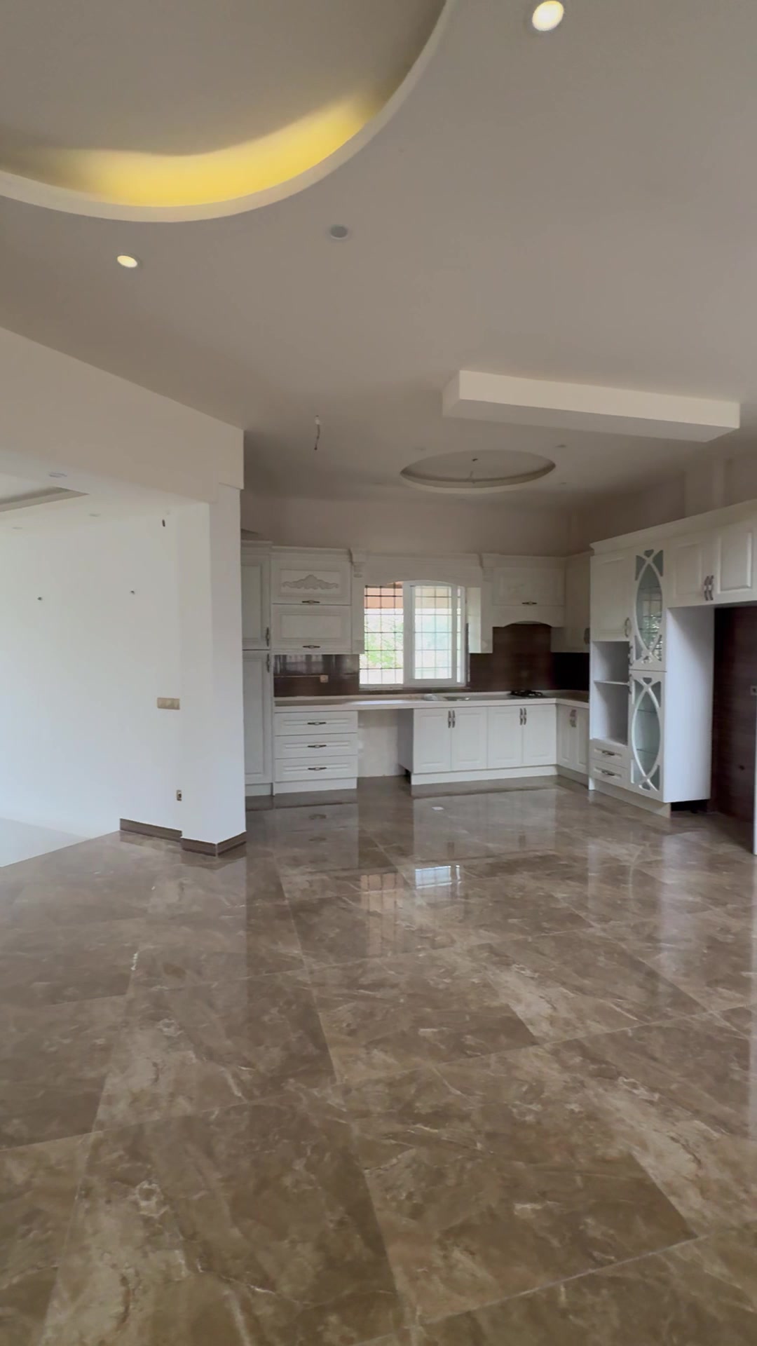 فروش ویلا تریپلکس خاص کریم آباد در شیپور