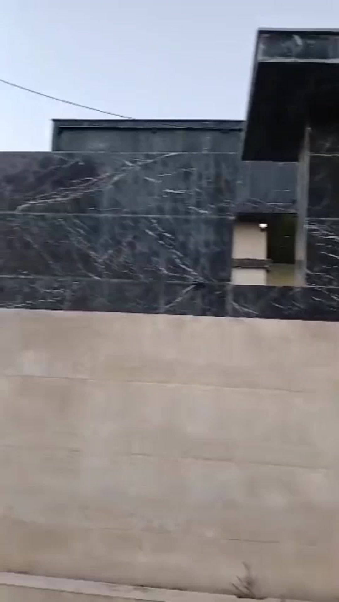 ویلا استخردار نوساز فول 200مترزمین 140متر2خواب