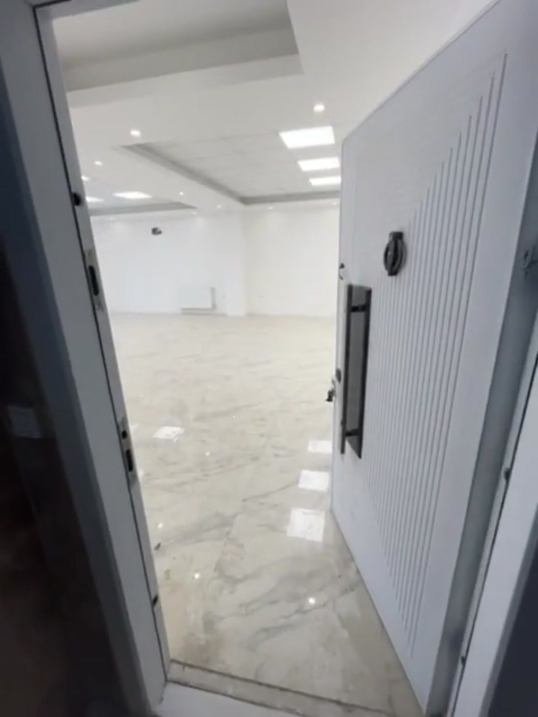 فروش اداری تجاری 170 متر در شهرک بهزاد