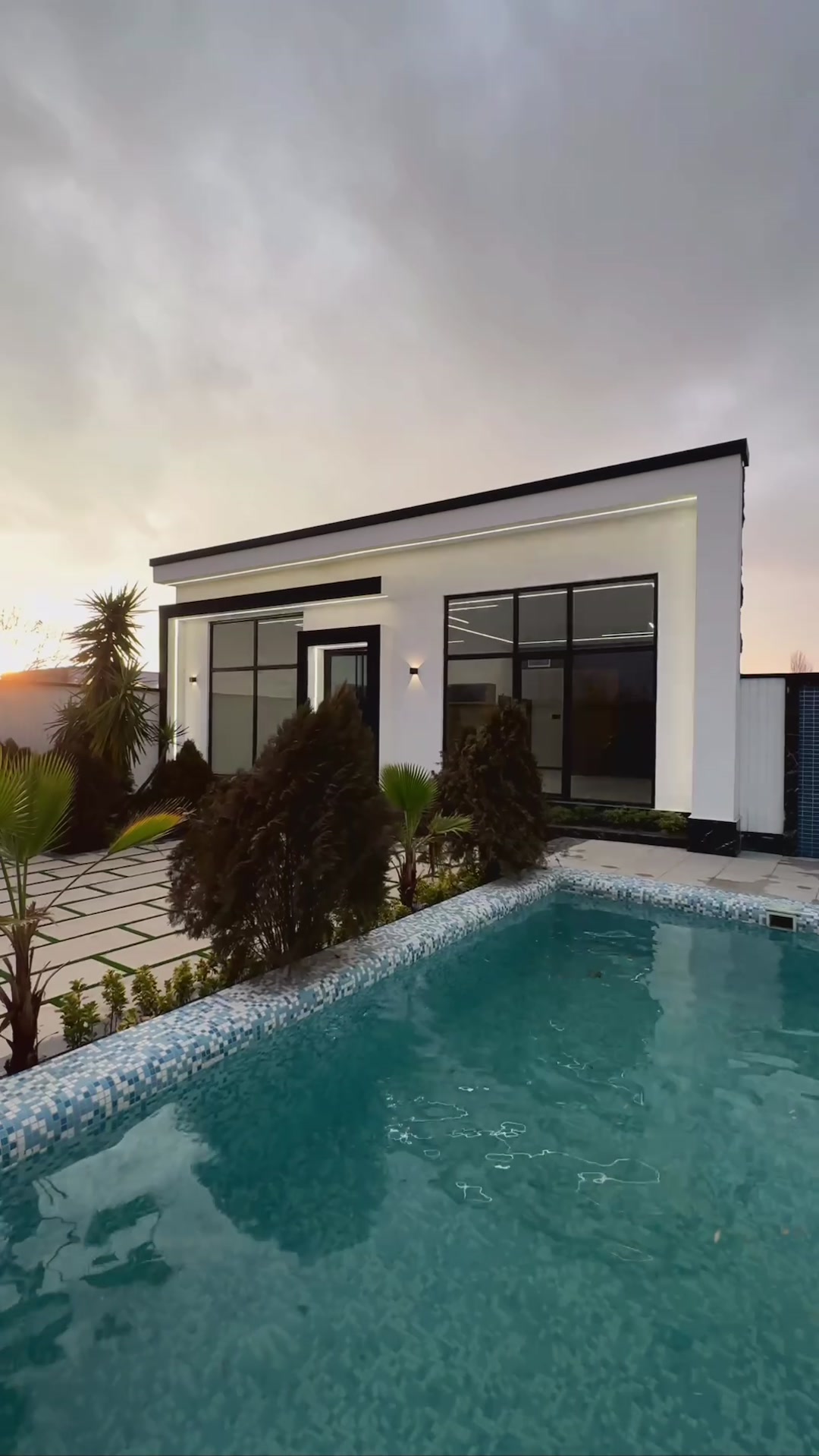 ویلا در تهراندشت 330 متری مدرن مناسب سکونت دایم در شیپور