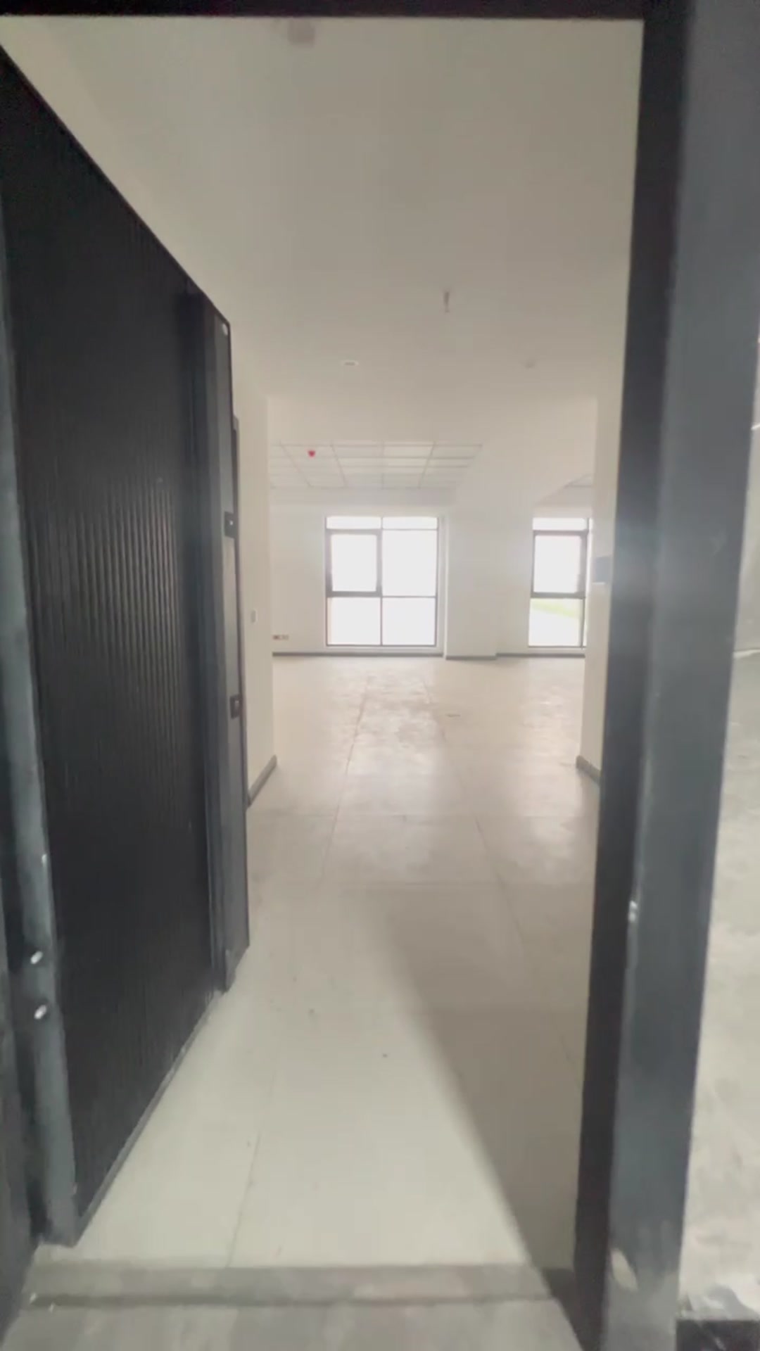 واحد اداری 196 متری ویودار برای فروش در غروی در شیپور