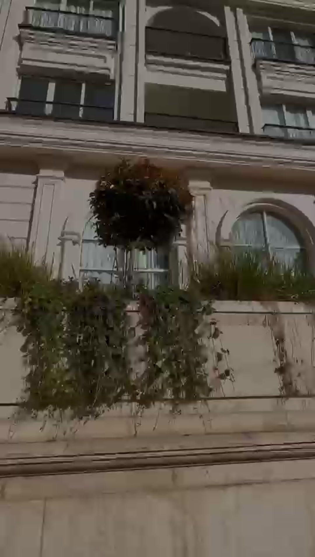 فروش واحد 125 متر در برج باغ با 2 پارکینگ