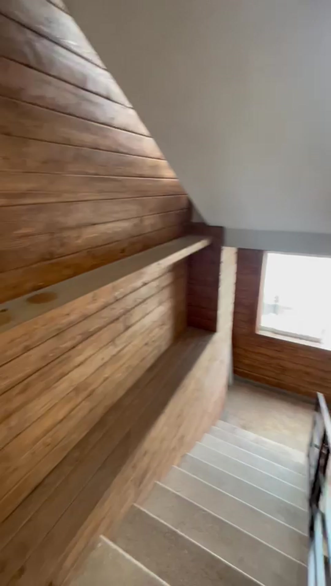 فروش آپارتمان تک واحدی سه خواب با ویو بی نظیر در کریم آباد در شیپور