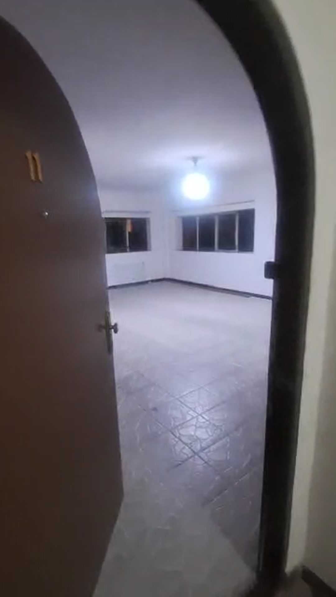 فروش فوری 76متری تمیز ط3 حوالی میدان معلم