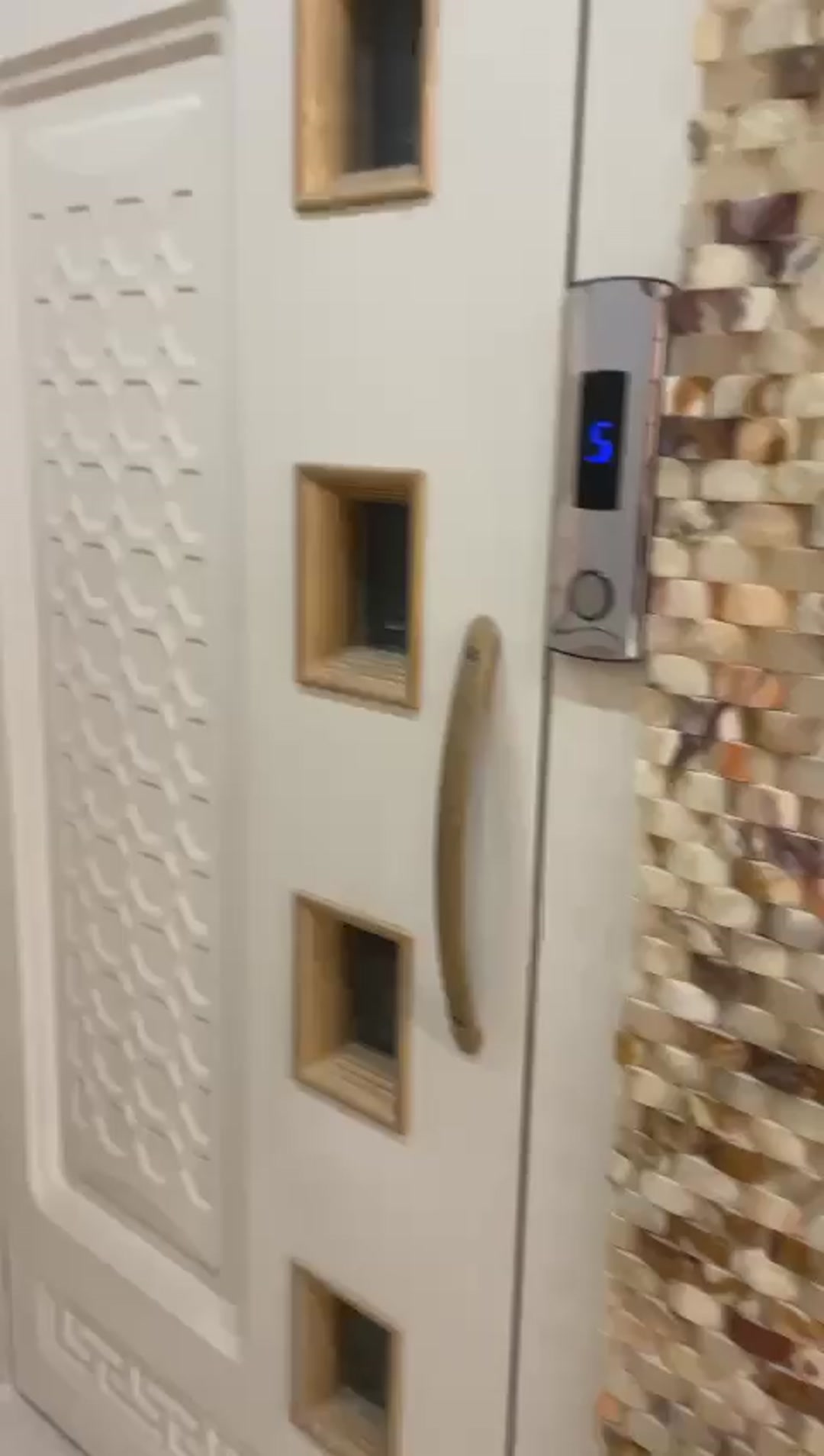 آپارتمان 185 متری/سند ملکی/ در خیابان امام رضا