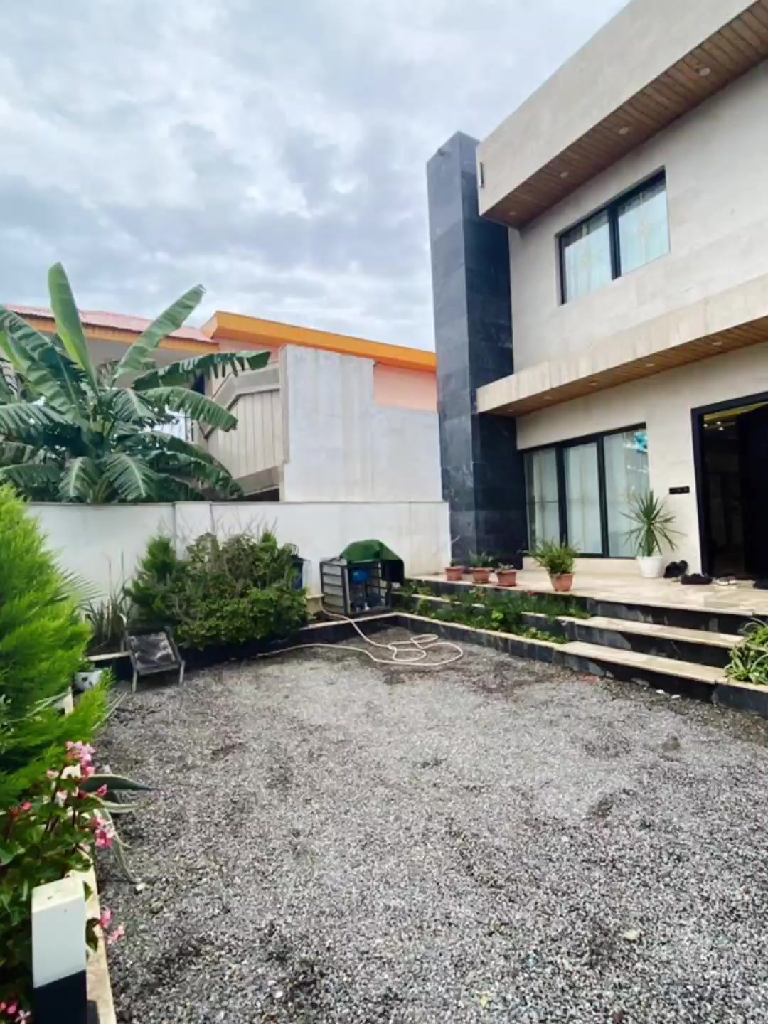 ویلا شیک دوبلکس استخردار 200مترزمین 200متربنامنطقه سرخرود