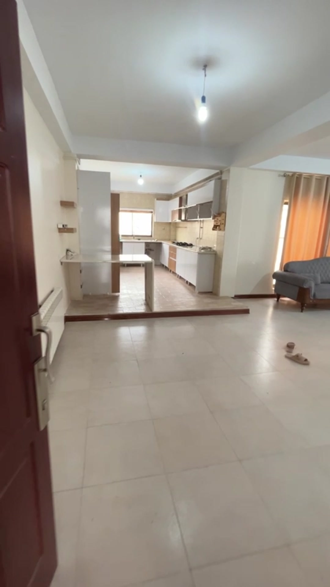 آپارتمان 124 متری/تک‌واحد/بازسازی شده/شیک/کریم آباد در شیپور