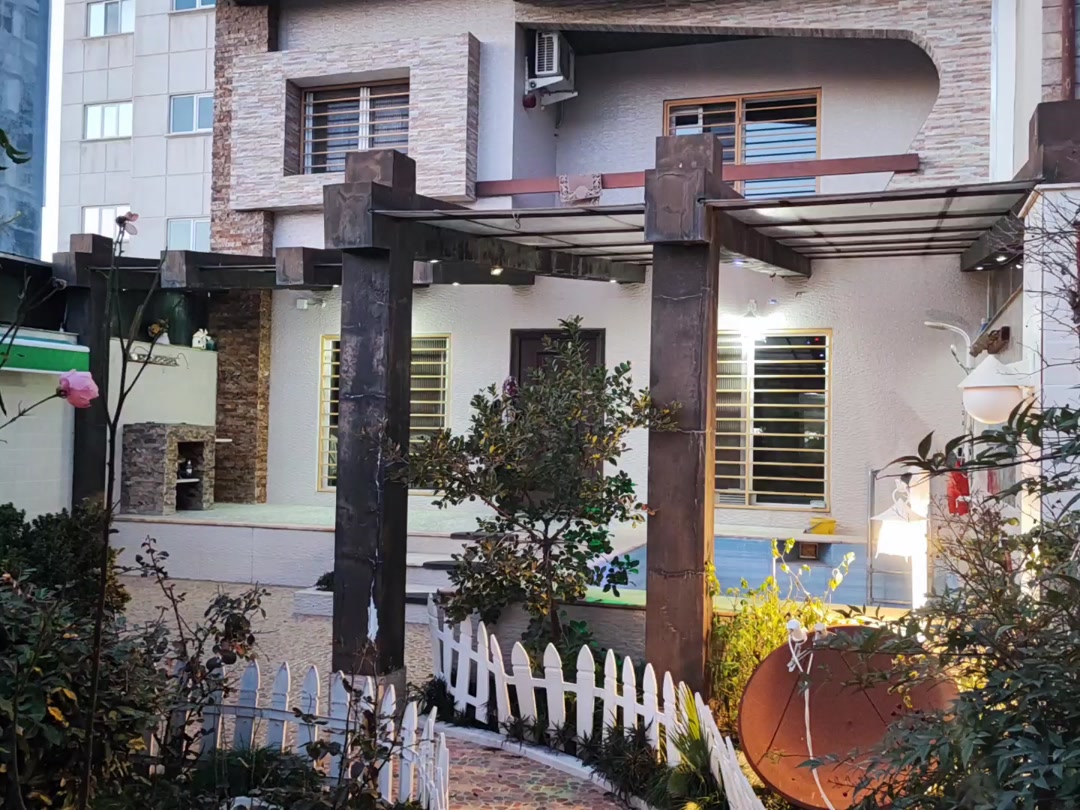 استثنایی دوبلکس 250متربنا 225زمین چندقدمی دریا سرخرود