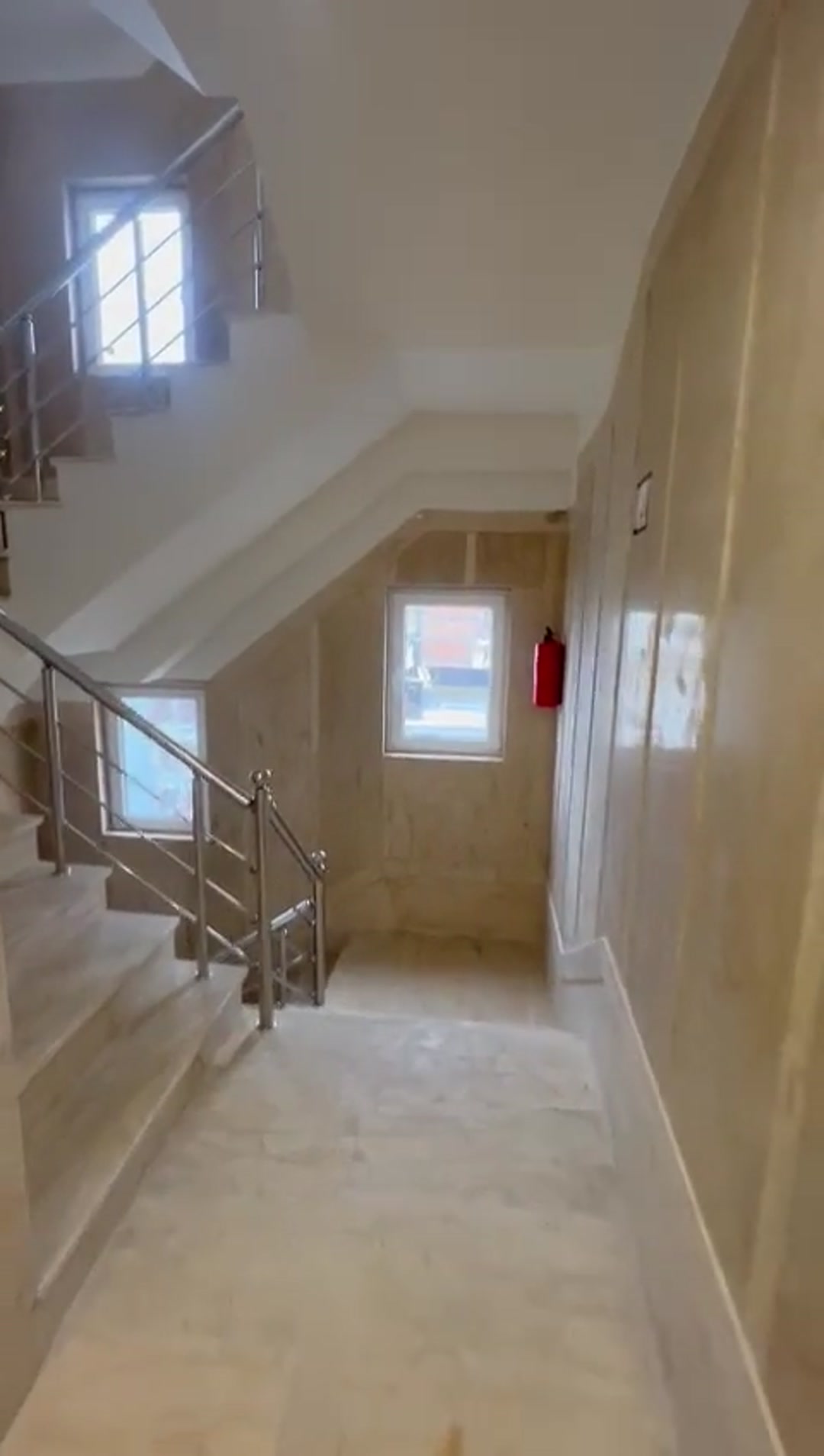 فروش آپارتمان 200 متر در خیابان پاسداران در شیپور