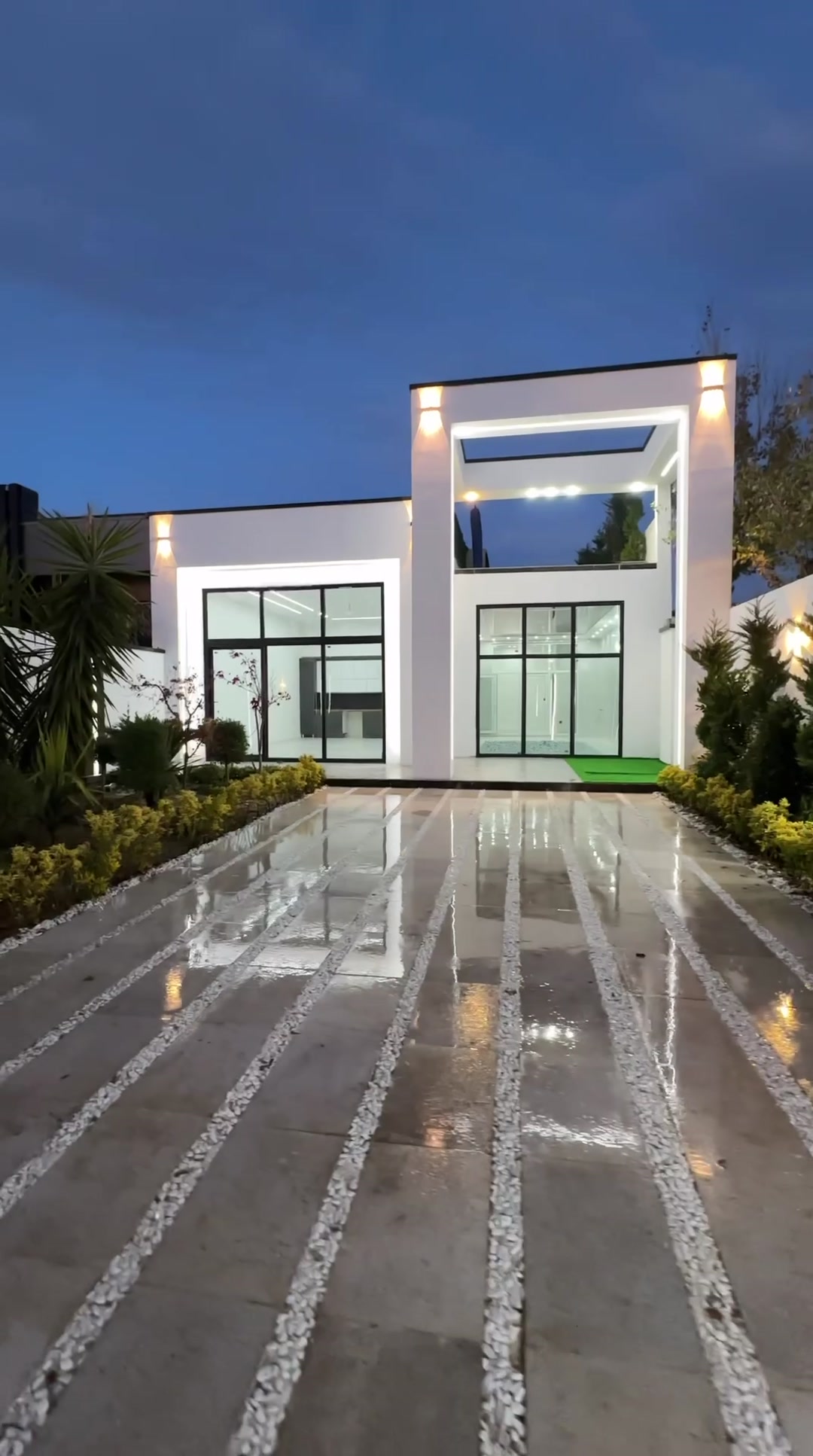 ویلا در تهراندشت 370 متری با روف گاردن و استخر داخل در شیپور