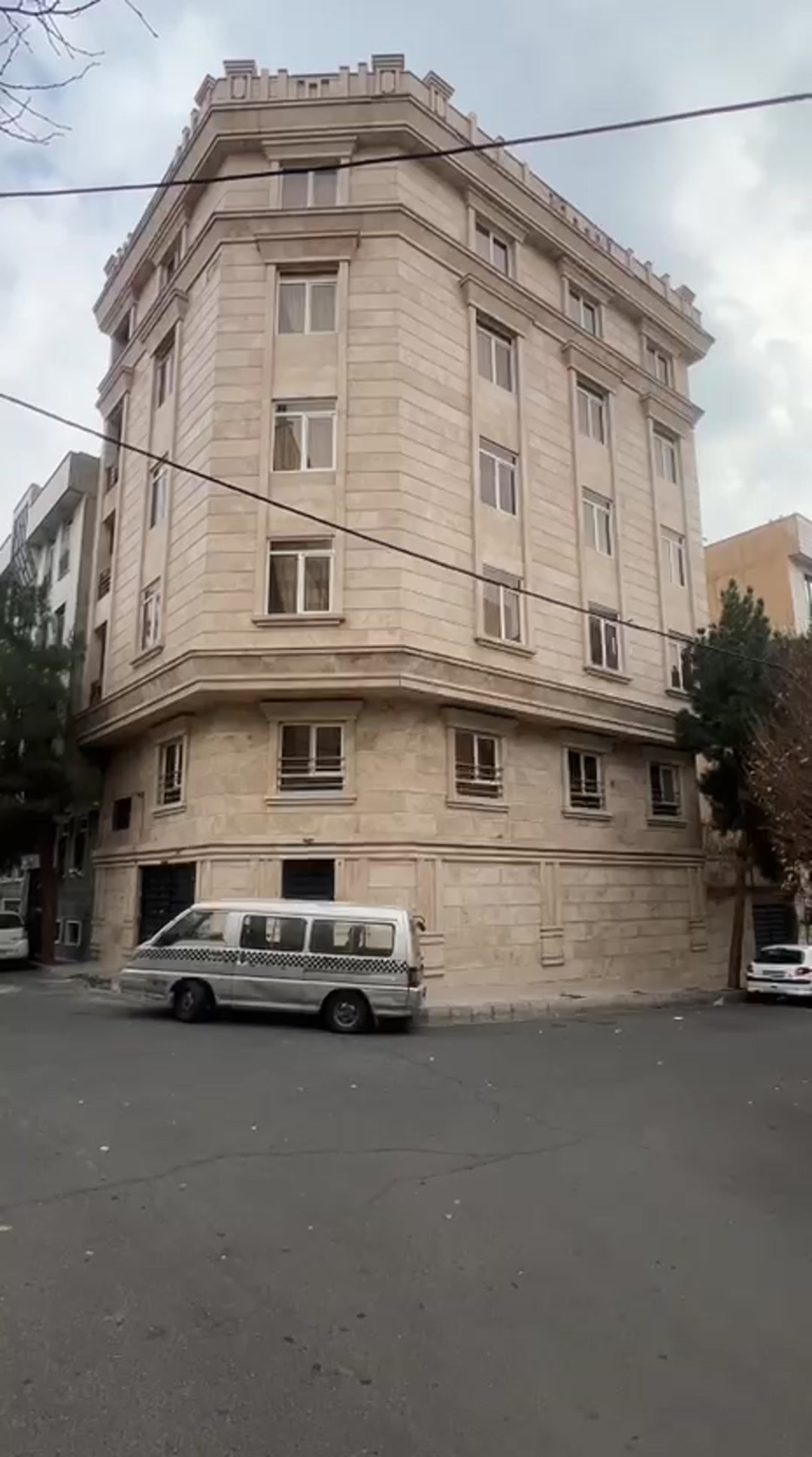 80 متر سالن پرده خور پونک /عدل