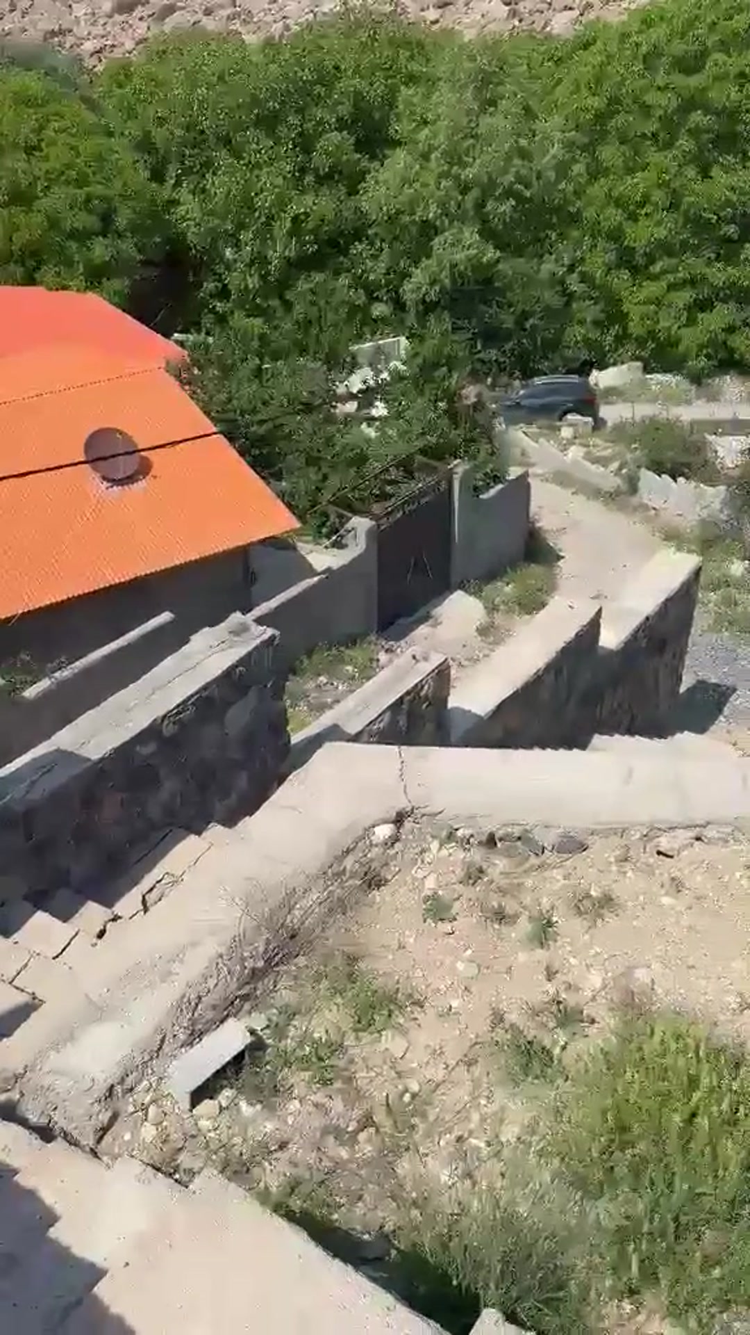   زمین مسکونی 785 متر در جاده هراز کوهستانی