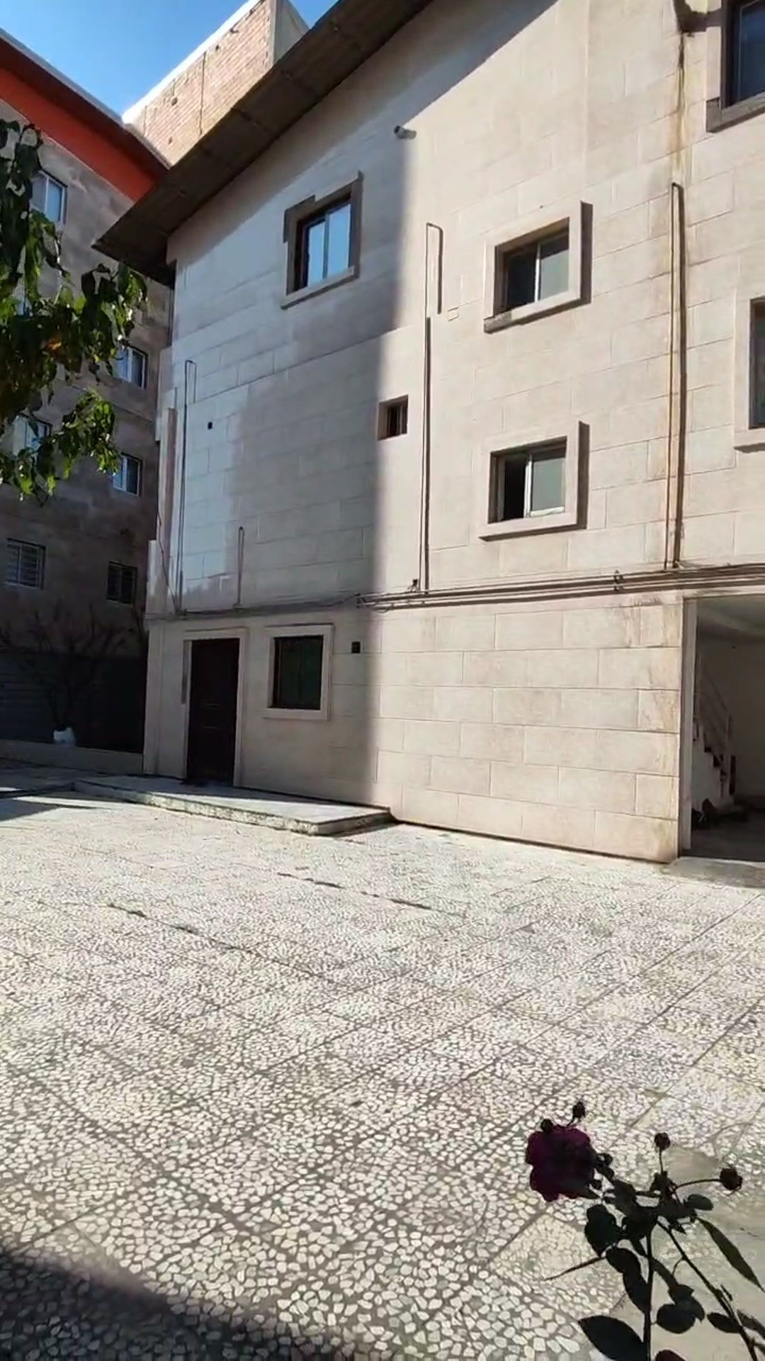 فروش خانه دربست 350 مترزمین در بلوارساحلی