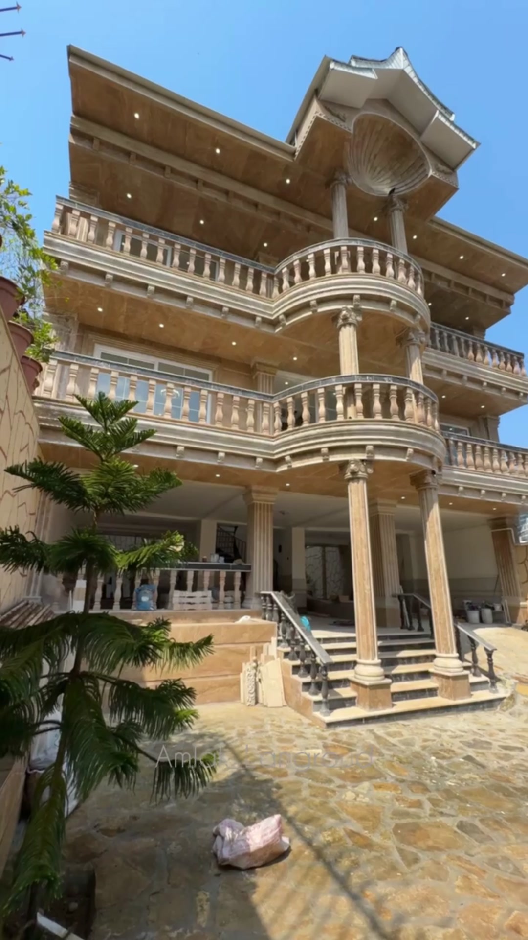 ویلا سند دار 310 متری بام لنگرود با روف گاردن در شیپور