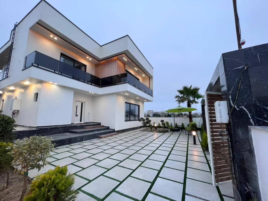 ویلا فول فرنیش استخردار 320مترزمین 400متربناروف دار