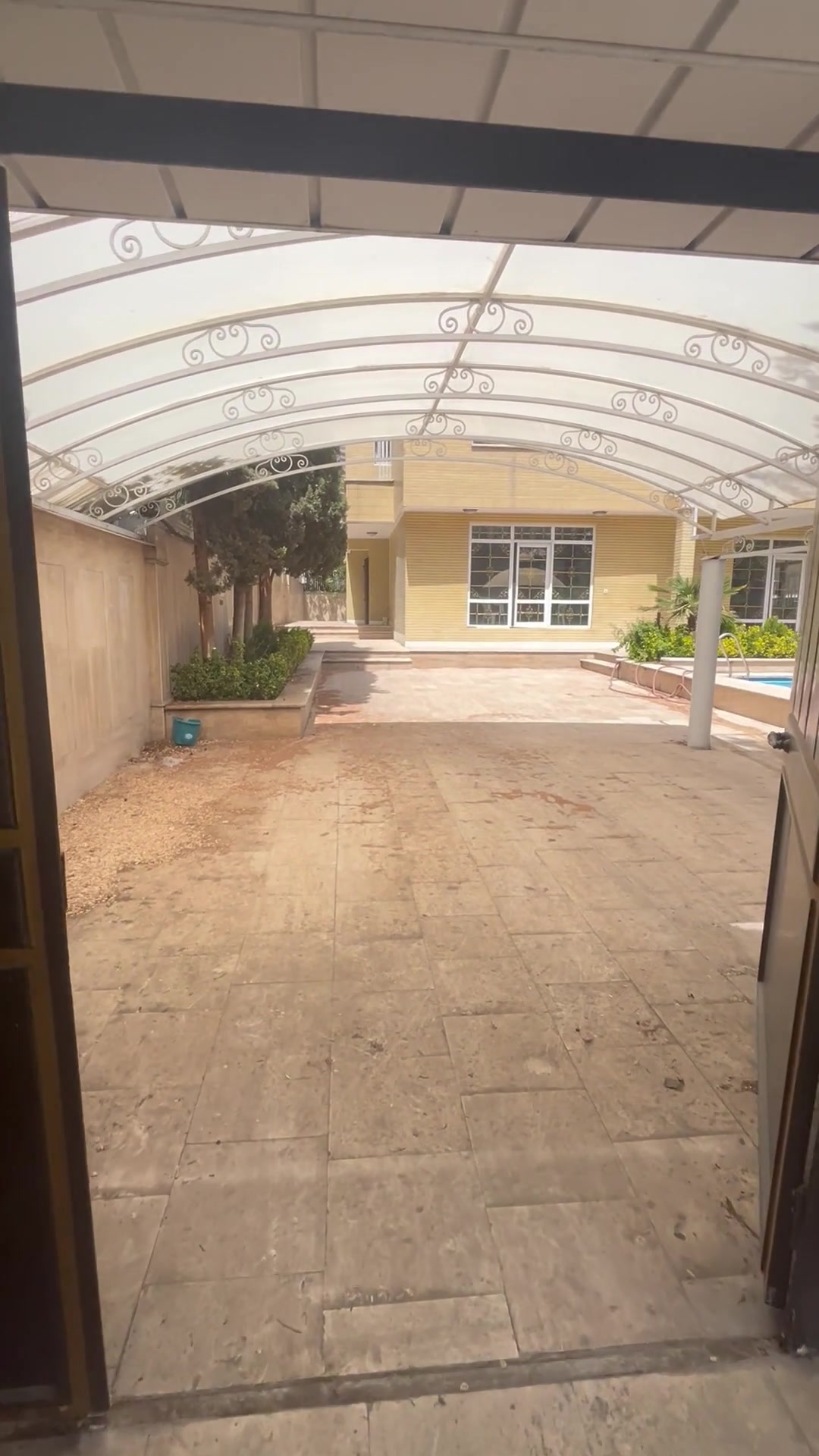 ویلایی 600 متر زمین 500 متر بنا اکازیون حسن سیف